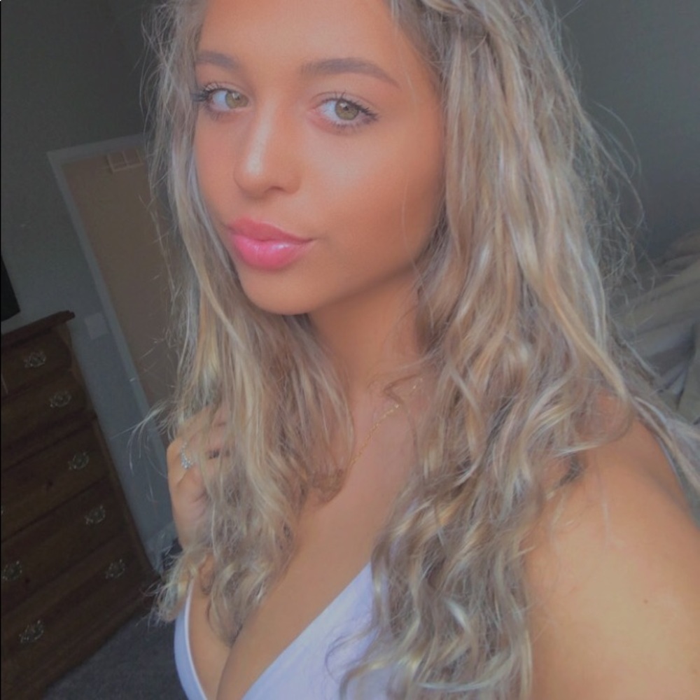 Meet your Posher, Alyssa